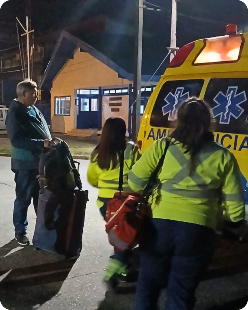 Traslado terrestre de tripulante desde el puerto a la clínica con acompañamiento.